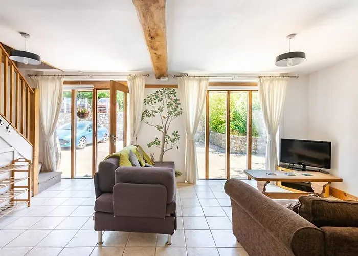 Beech Cottage, Spacious Rural Retreat
