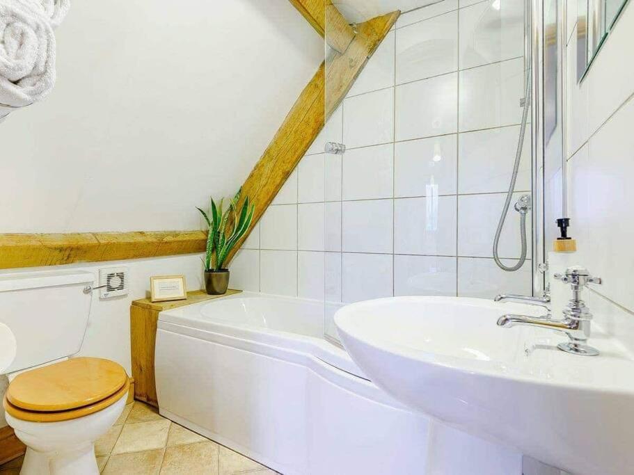 Beech Cottage, Spacious Rural Retreat
